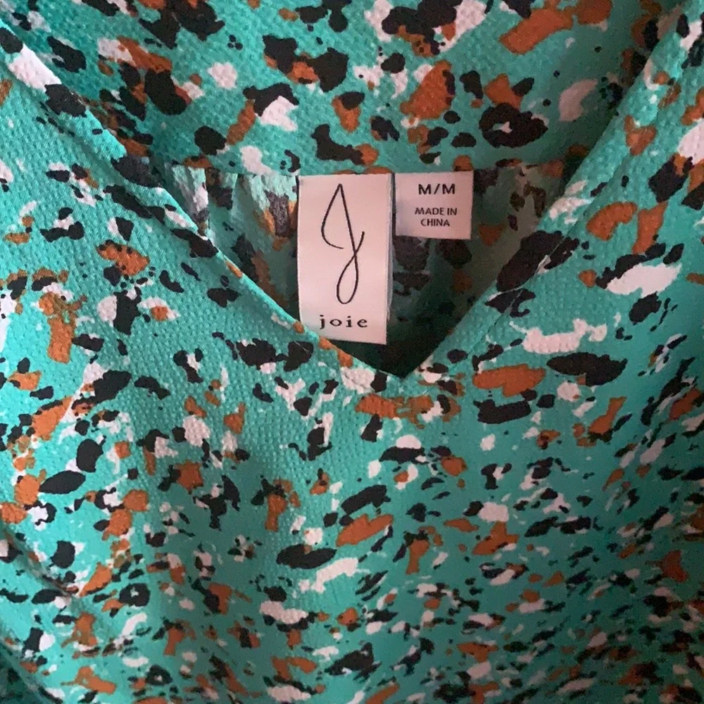 NWOT never been worn Joie green ruched 3/4 sleeve blouse, Size Medium - Picture 2 of 4